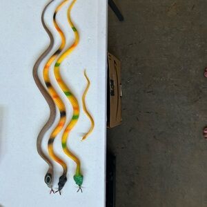 Set of 4 Plastic Snake Toys